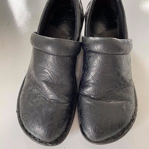 Women's B.O.C. Peggy Clogs